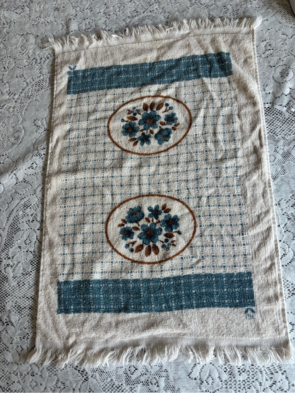 Handwoven Floral Accent towel- Cream and Teal